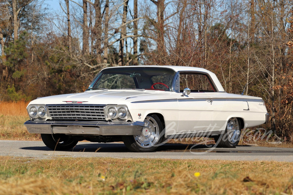 1962 CHEVROLET IMPALA SS CUSTOM COUPE - Front 3/4 - 273225