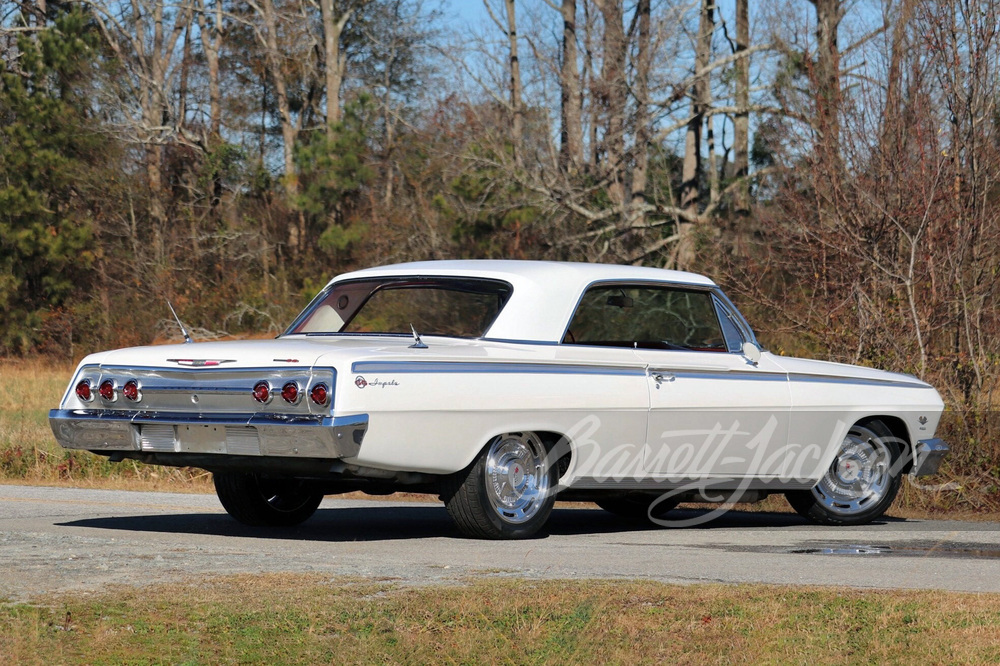 1962 CHEVROLET IMPALA SS CUSTOM COUPE - Rear 3/4 - 273225