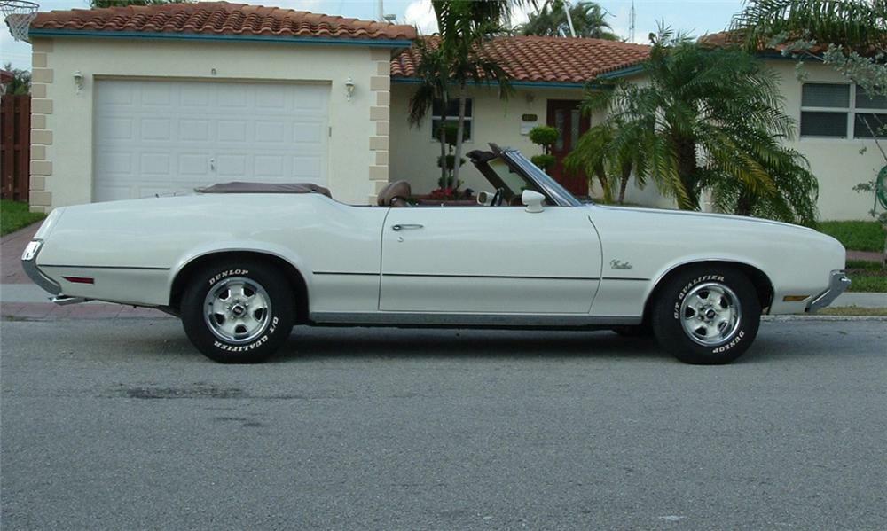1972 OLDSMOBILE CUTLASS SUPREME CONVERTIBLE - Side Profile - 39854