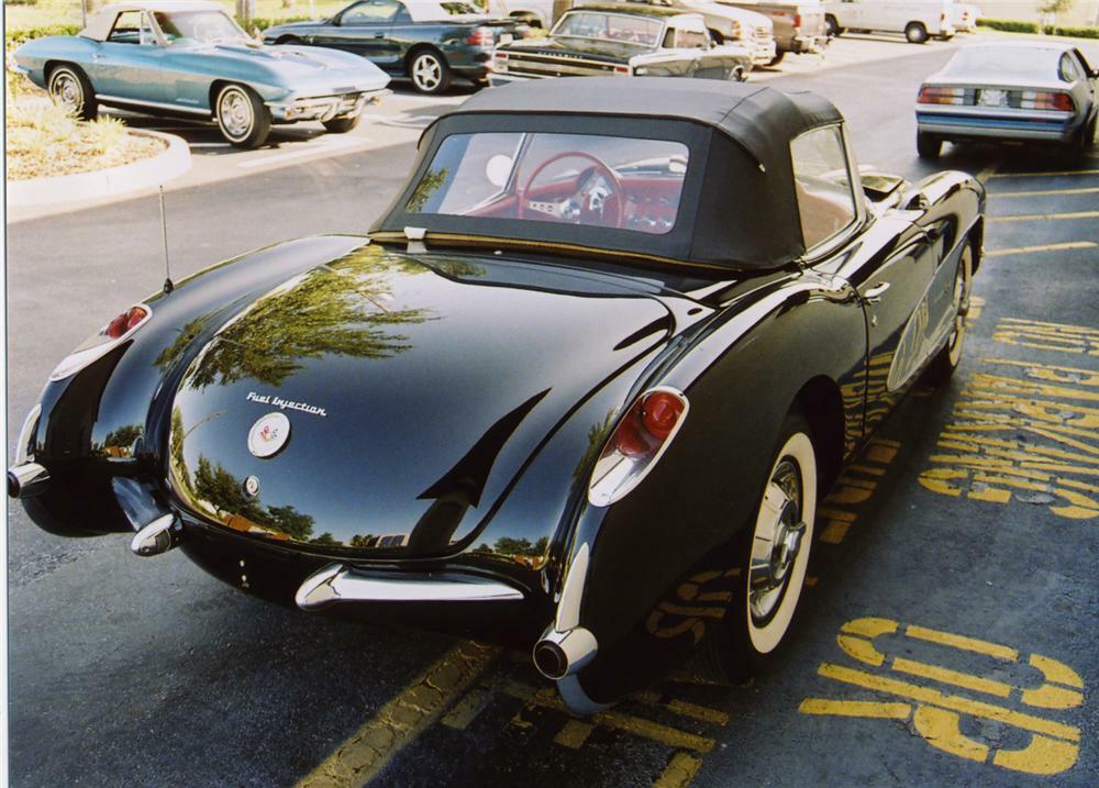 1957 CHEVROLET CORVETTE CONVERTIBLE - Rear 3/4 - 43555