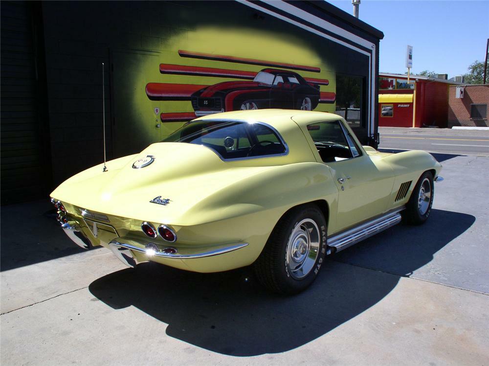 1967 CHEVROLET CORVETTE 327 COUPE - Rear 3/4 - 44244