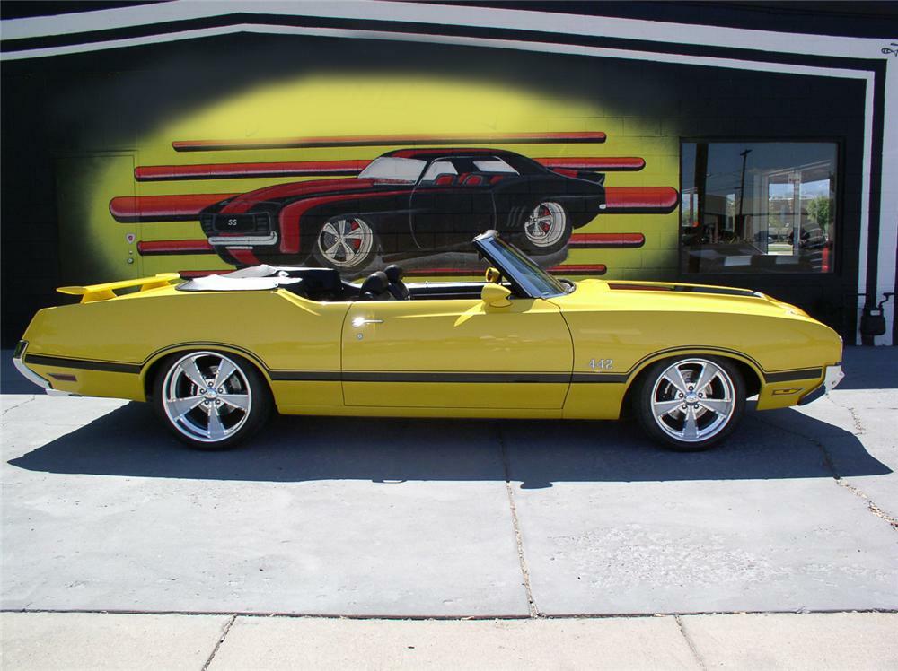 1970 OLDSMOBILE CUTLASS CUSTOM 2 DOOR CONVERTIBLE - Side Profile - 44246