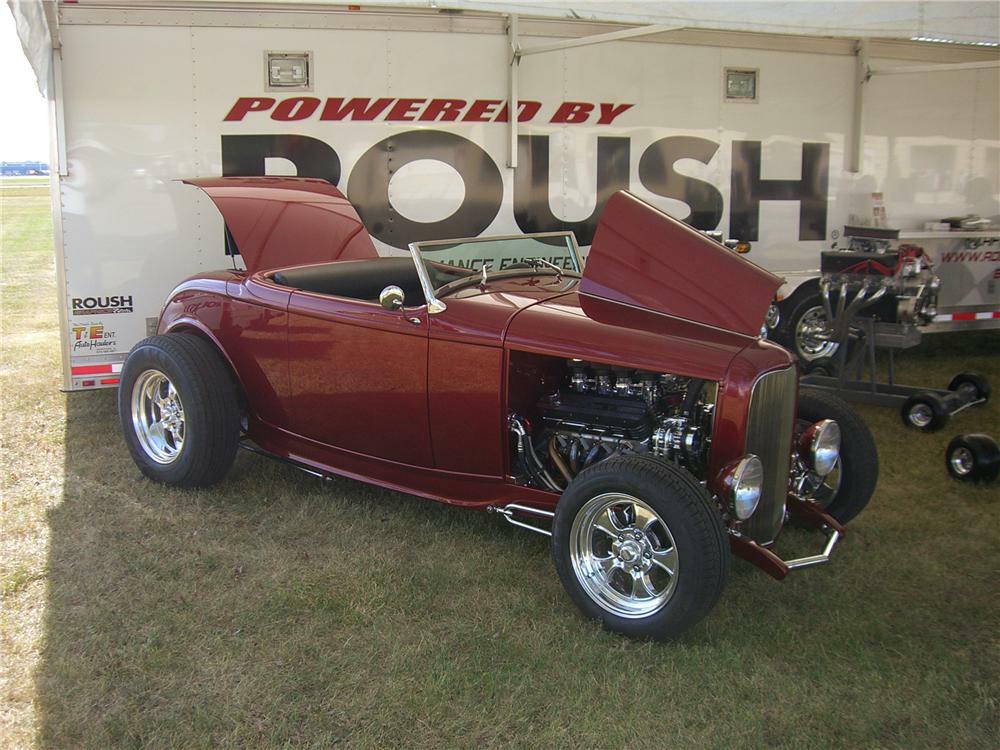 1932 FORD HI-BOY CUSTOM ROUSH ROADSTER - Front 3/4 - 44628