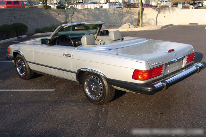 1988 MERCEDES-BENZ 560SL CONVERTIBLE - Rear 3/4 - 49137
