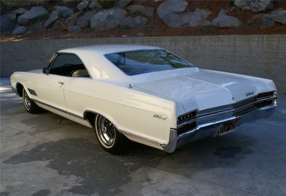 1966 BUICK WILDCAT 2 DOOR HARDTOP - Rear 3/4 - 60609