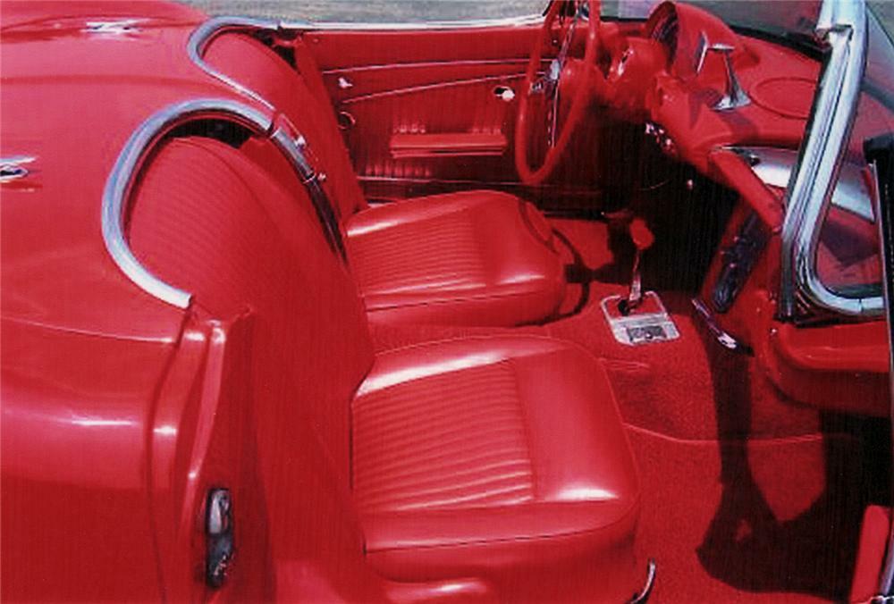 1962 CHEVROLET CORVETTE CONVERTIBLE - Interior - 60819