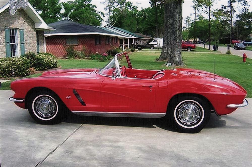 1962 CHEVROLET CORVETTE CONVERTIBLE - Side Profile - 60819