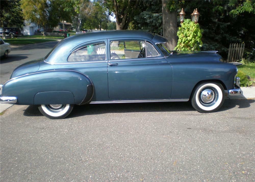 1950 CHEVROLET 2 DOOR SEDAN - Side Profile - 61046