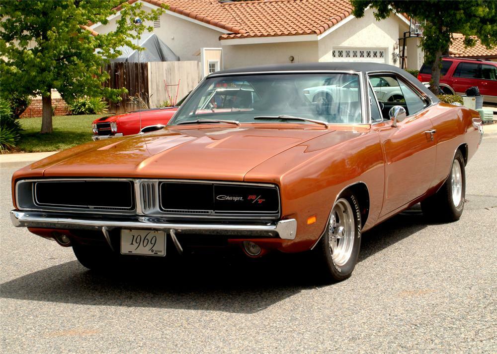 1969 DODGE CHARGER R/T CUSTOM 2 DOOR HARDTOP - Front 3/4 - 61068