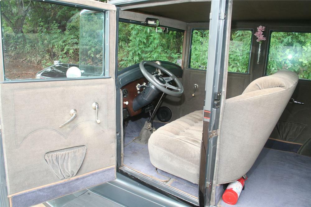 1929 DURANT D-60 CUSTOM 4 DOOR SEDAN - Interior - 61172