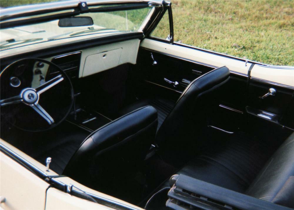 1967 CHEVROLET CAMARO CUSTOM CONVERTIBLE - Interior - 61238