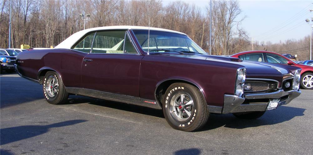 1967 PONTIAC GTO 2 DOOR HARDTOP - Front 3/4 - 64188