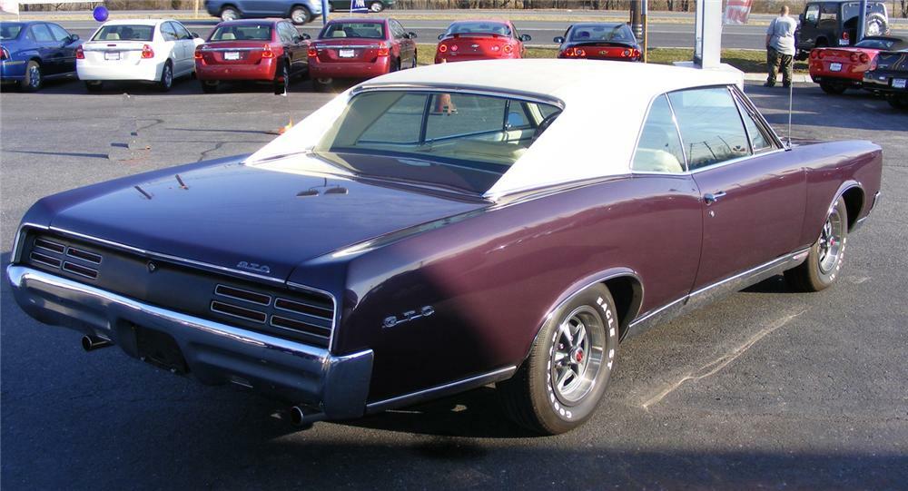 1967 PONTIAC GTO 2 DOOR HARDTOP - Rear 3/4 - 64188