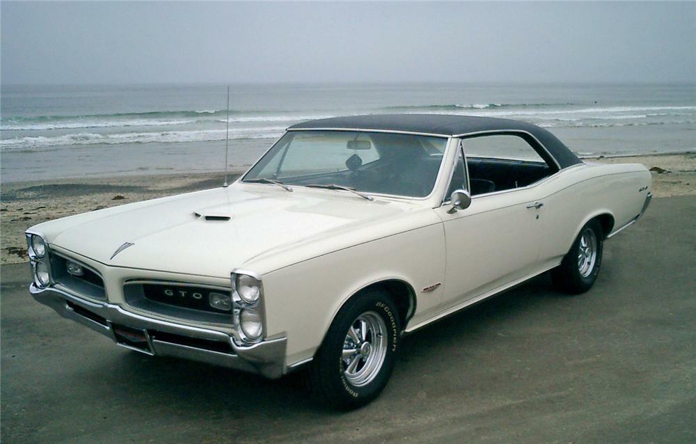 1966 PONTIAC GTO 2 DOOR HARDTOP - Front 3/4 - 65894