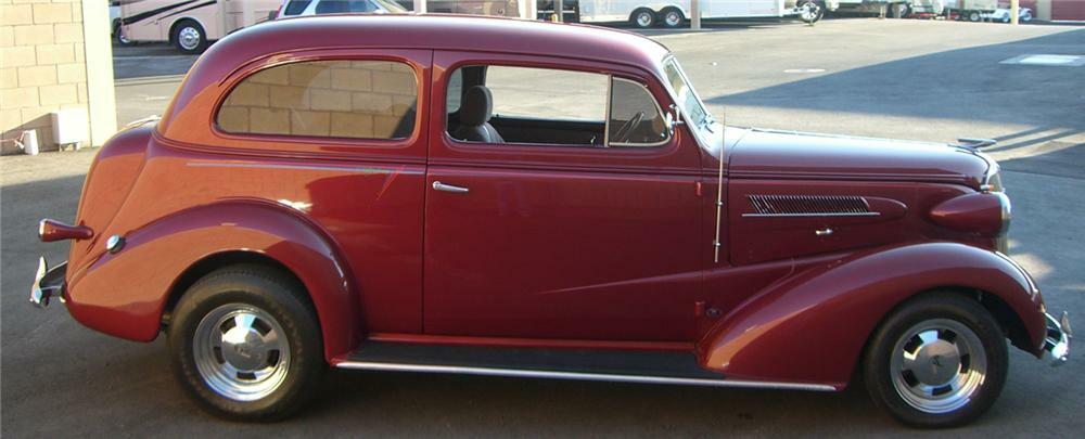 1937 Chevrolet Custom 2 Door Sedan