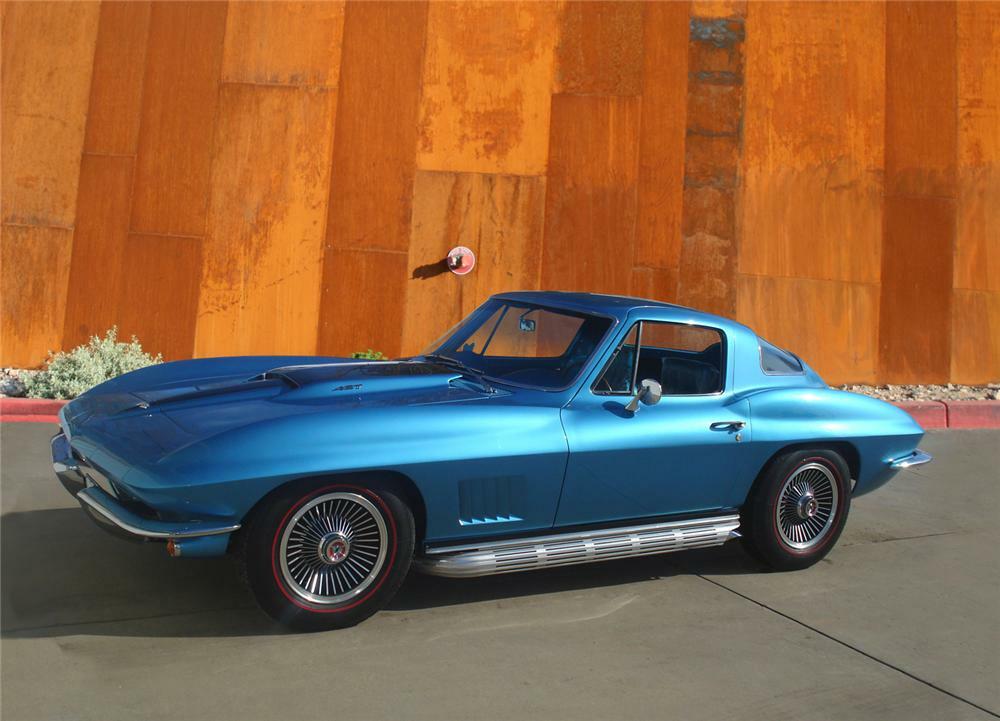 1967 CHEVROLET CORVETTE COUPE - Front 3/4 - 70565