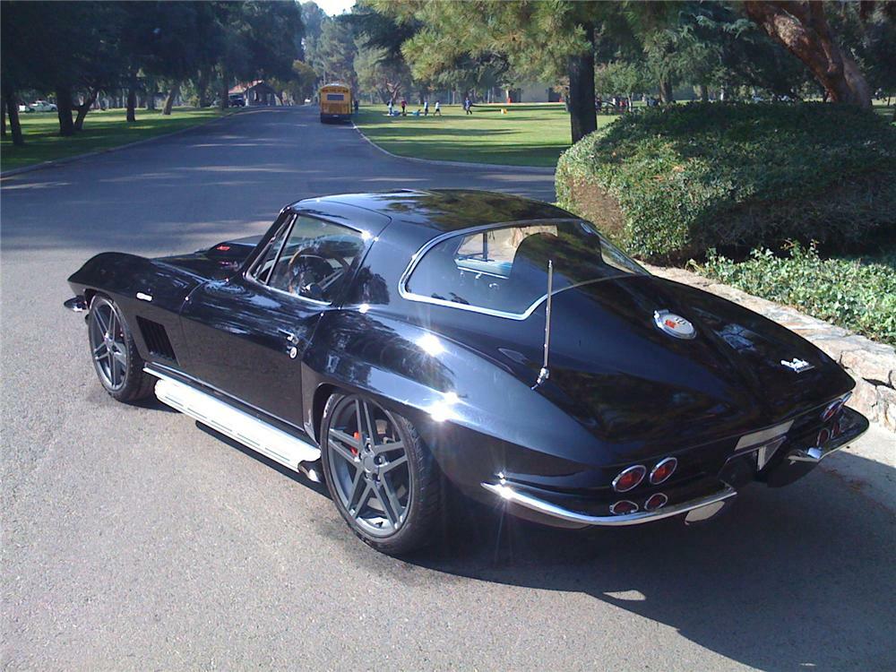 1967 CHEVROLET CORVETTE CUSTOM PRO-TOURING COUPE - Rear 3/4 - 71658