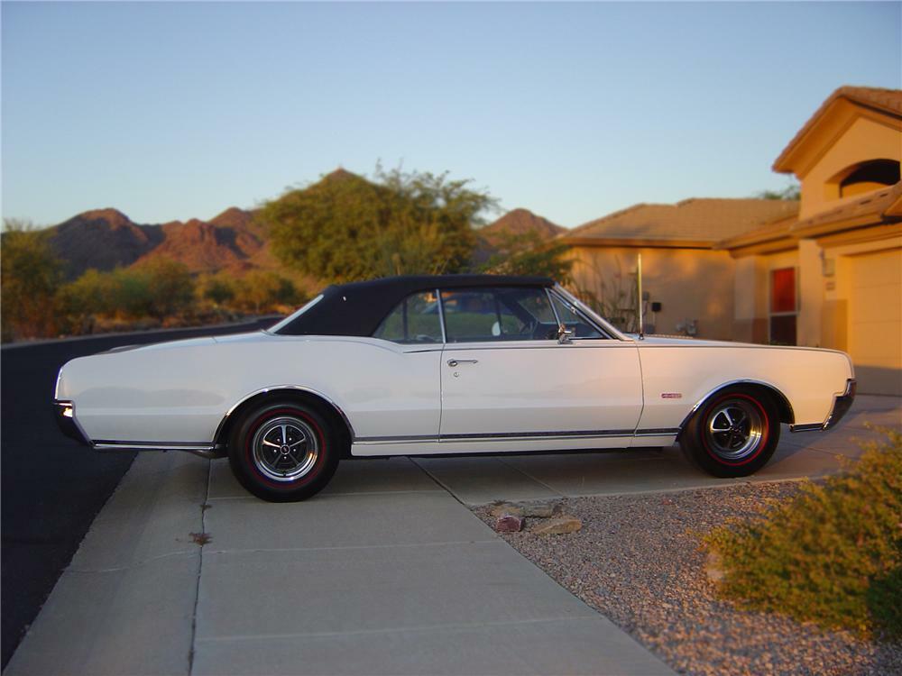 1967 OLDSMOBILE CUTLASS SUPREME CONVERTIBLE - Side Profile - 79533
