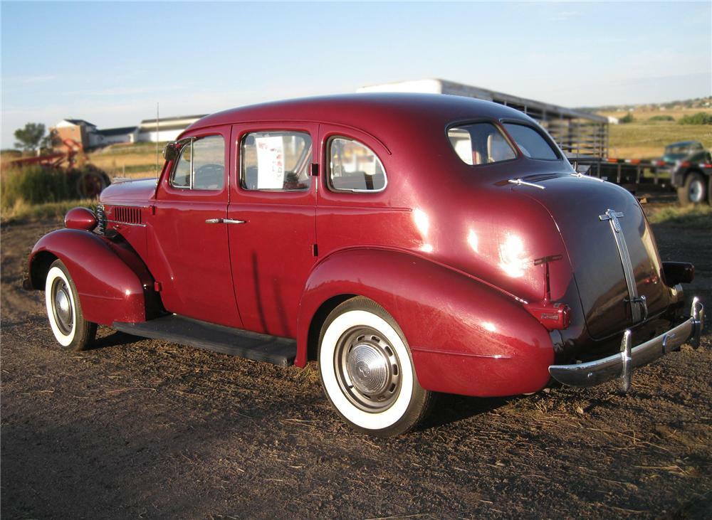 1938 PONTIAC 4 DOOR SEDAN Rear 3/4 79647
