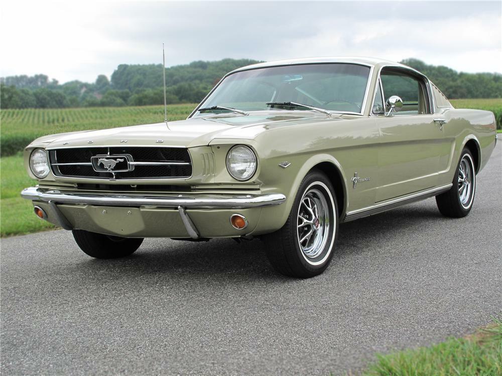 2019 Happy Holidays Exclusive '65 MUSTANG GT ☃Green; white/gold 