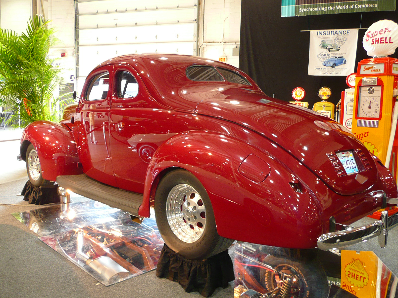 1940 FORD STREET ROD COUPE - Rear 3/4 - 80944