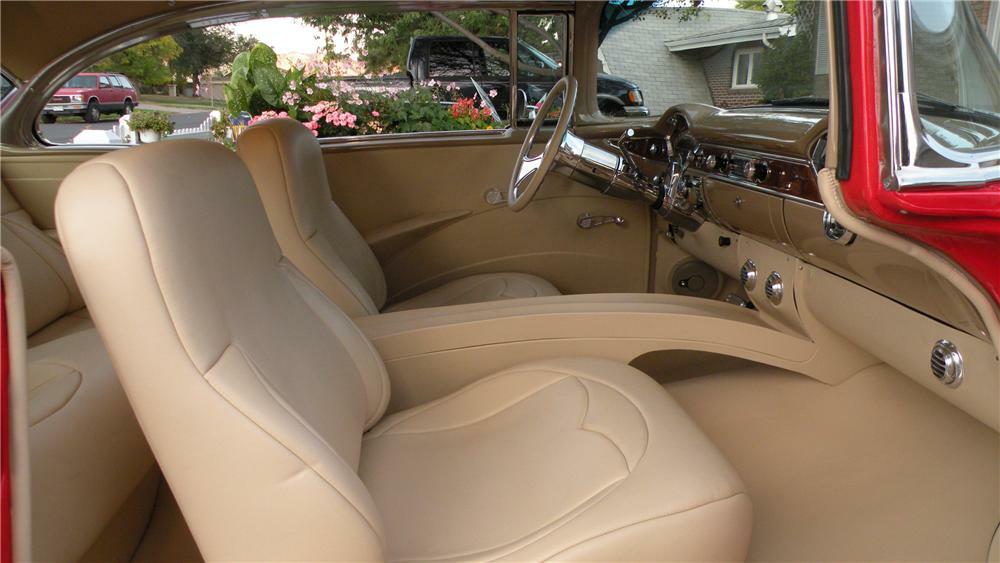 Автомобиль Custom Royal с мягким верхом