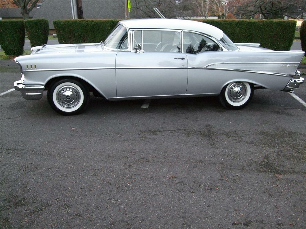 1957 CHEVROLET BEL AIR 2 DOOR HARDTOP - Side Profile - 81131