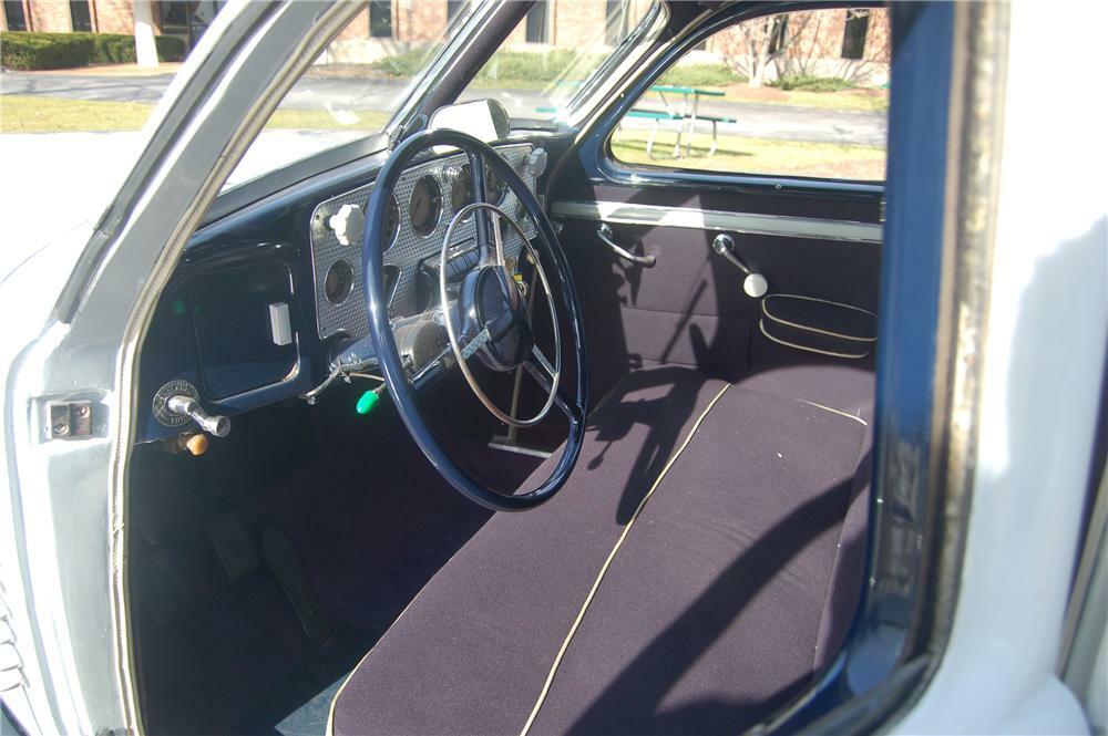 1937 CORD 812 WESTCHESTER SEDAN - Interior - 81327
