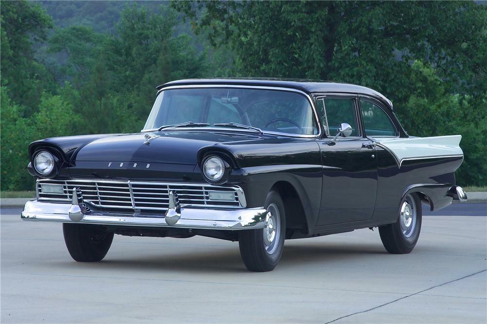 1957 FORD CUSTOM 2 DOOR HARDTOP - Front 3/4 - 81593