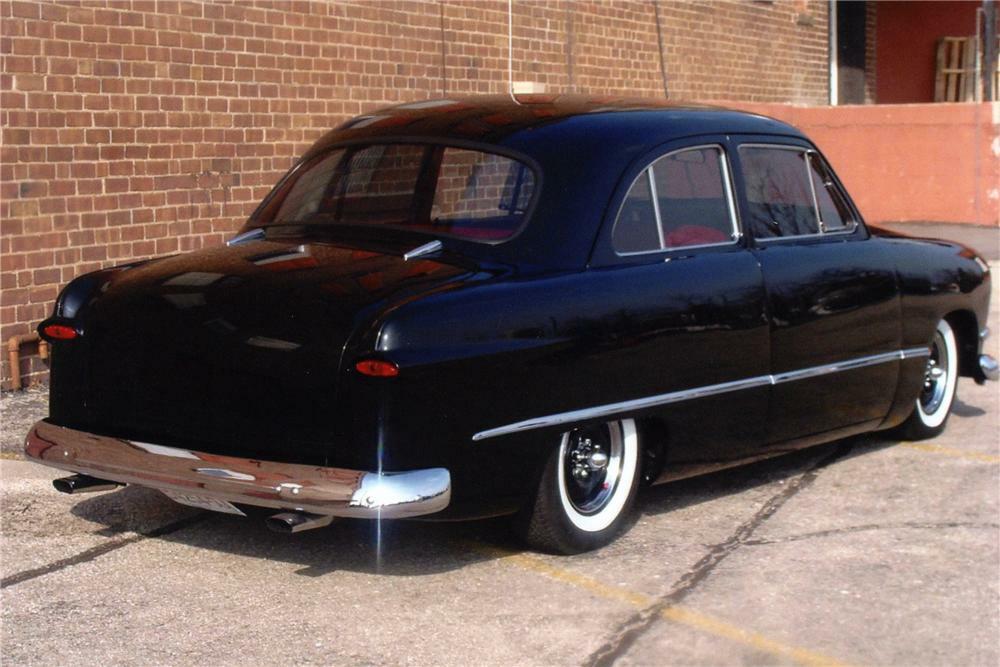 1950 FORD CUSTOM 2 DOOR SEDAN - Rear 3/4 - 81884
