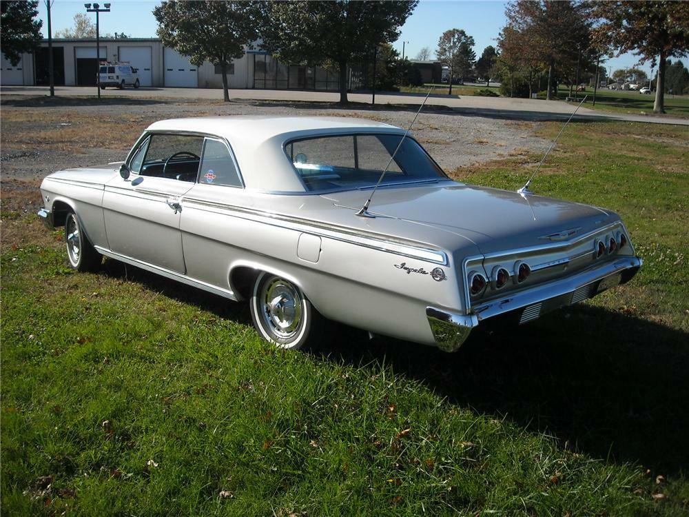 1962 CHEVROLET IMPALA SS 2 DOOR HARDTOP - Rear 3/4 - 81953