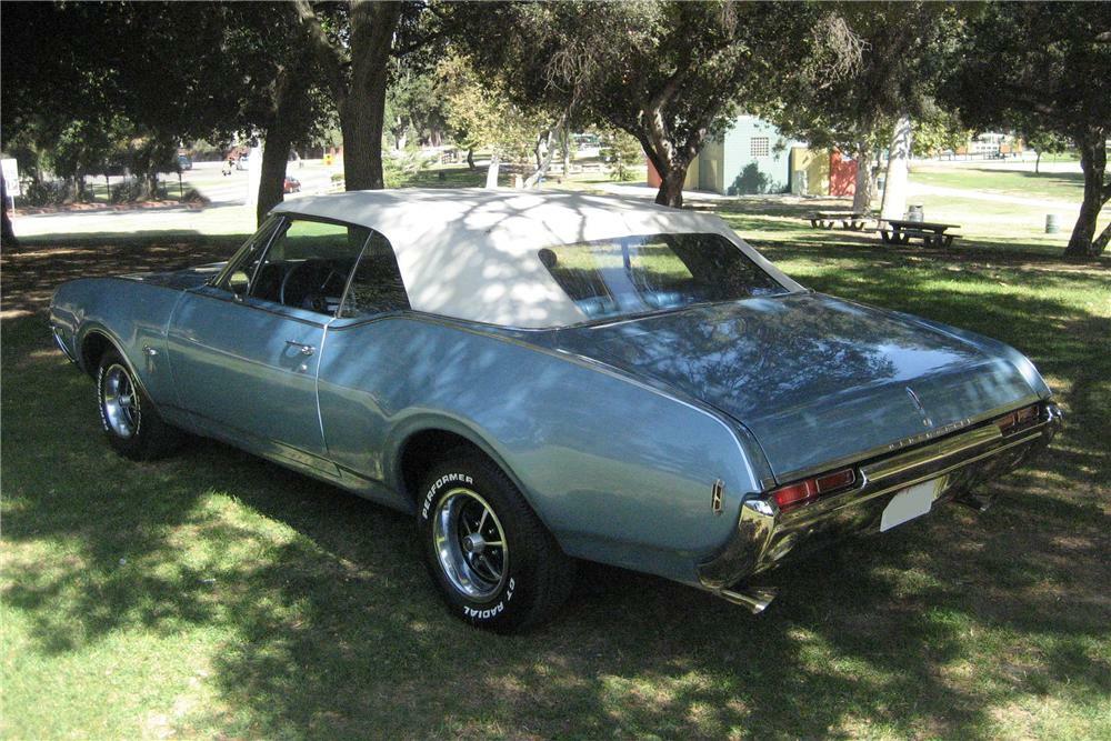1968 OLDSMOBILE CUTLASS SUPREME 2 DOOR CONVERTIBLE - Rear 3/4 - 81965
