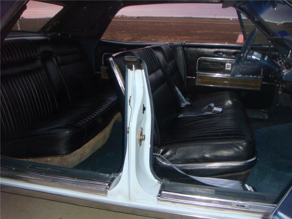 1966 LINCOLN CONTINENTAL 4 DOOR CONVERTIBLE - Interior - 82367