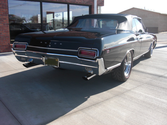 1967 BUICK SKYLARK CONVERTIBLE - Rear 3/4 - 82681