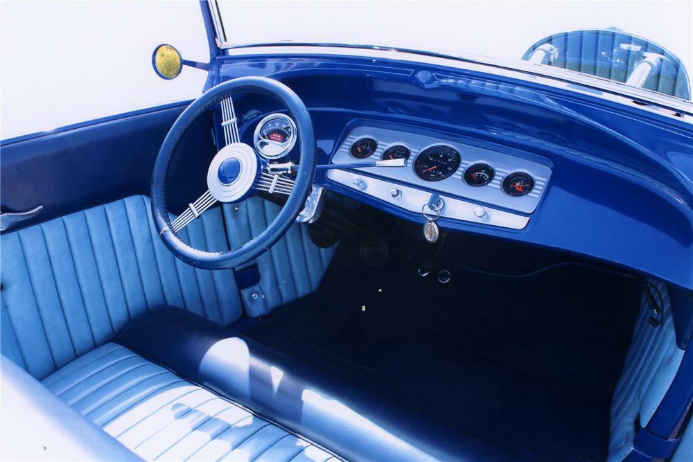 1932 FORD ROADSTER HOT ROD - Interior - 90989