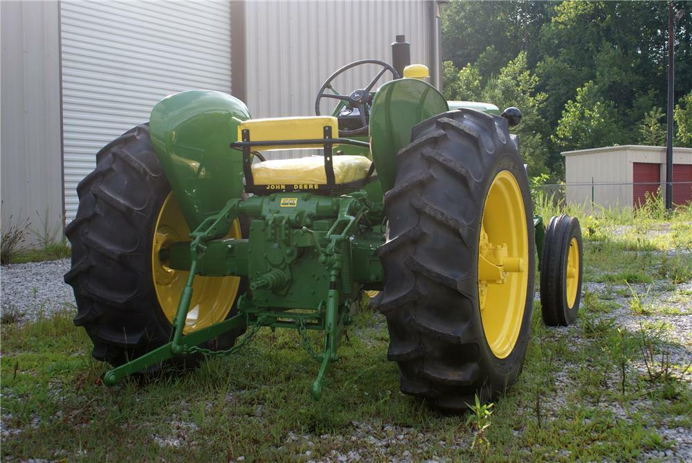 1959 JOHN DEERE 435 DIESEL TRACTOR - Rear 3/4 - 93420