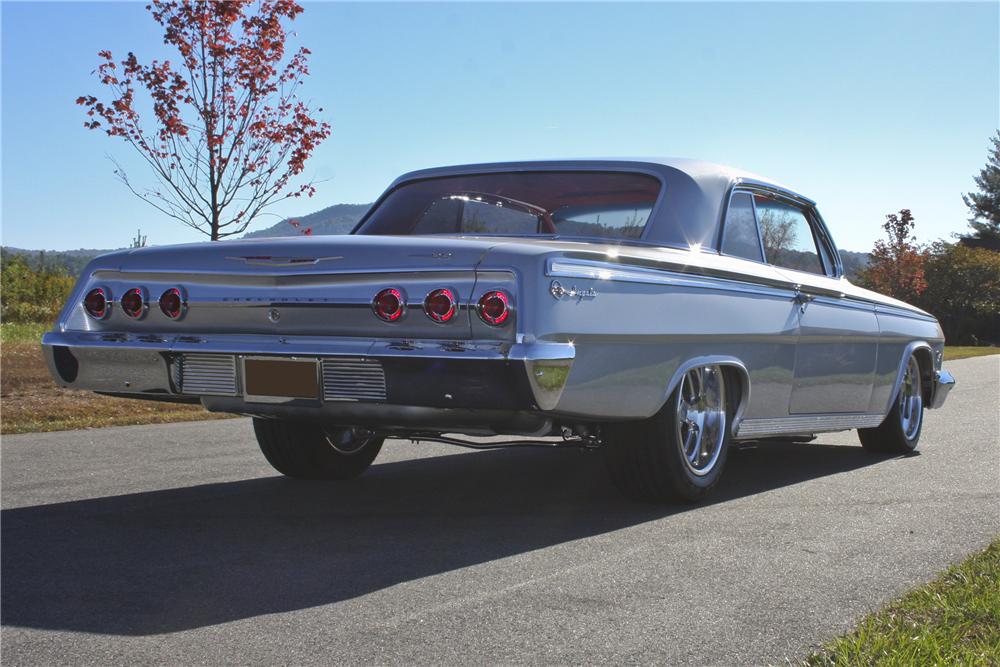 1962 CHEVROLET IMPALA SS CUSTOM 2 DOOR HARDTOP - Rear 3/4 - 96761.