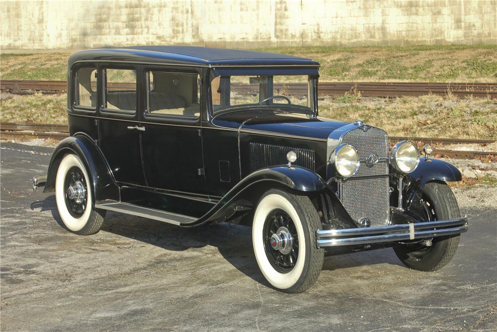 1930 LASALLE 340 SEDAN - Front 3/4 - 96782