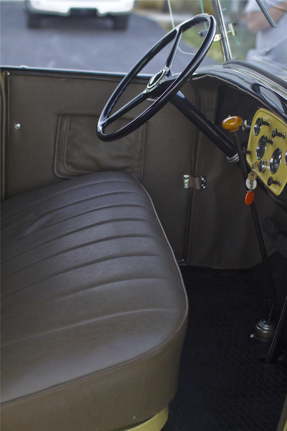 1932 CHEVROLET DELUXE ROADSTER - Interior - 97211