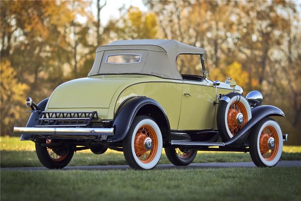 1932 CHEVROLET DELUXE ROADSTER - Rear 3/4 - 97211