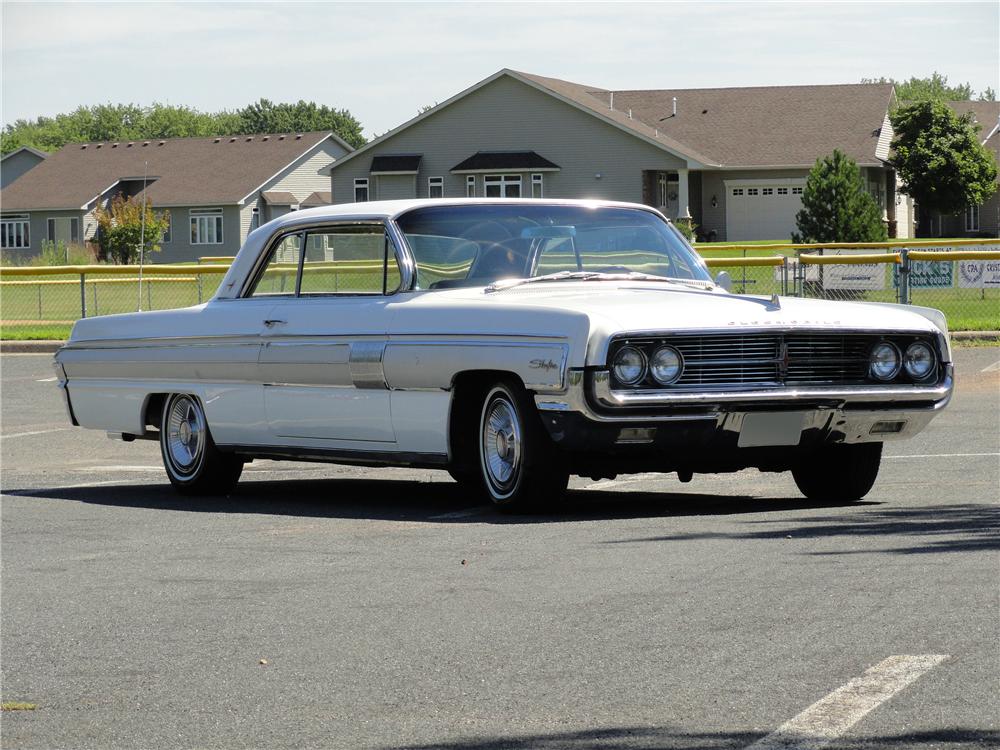 1962 OLDSMOBILE STARFIRE 2 DOOR HARDTOP - Front 3/4 - 97244
