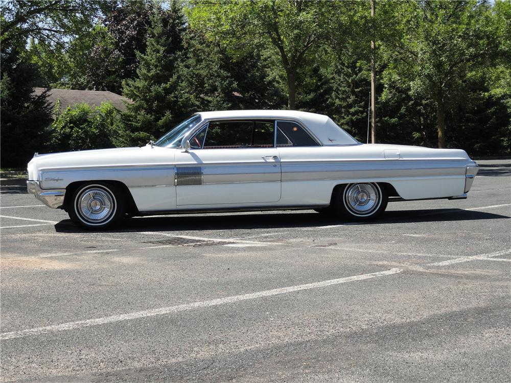 1962 OLDSMOBILE STARFIRE 2 DOOR HARDTOP - Side Profile - 97244