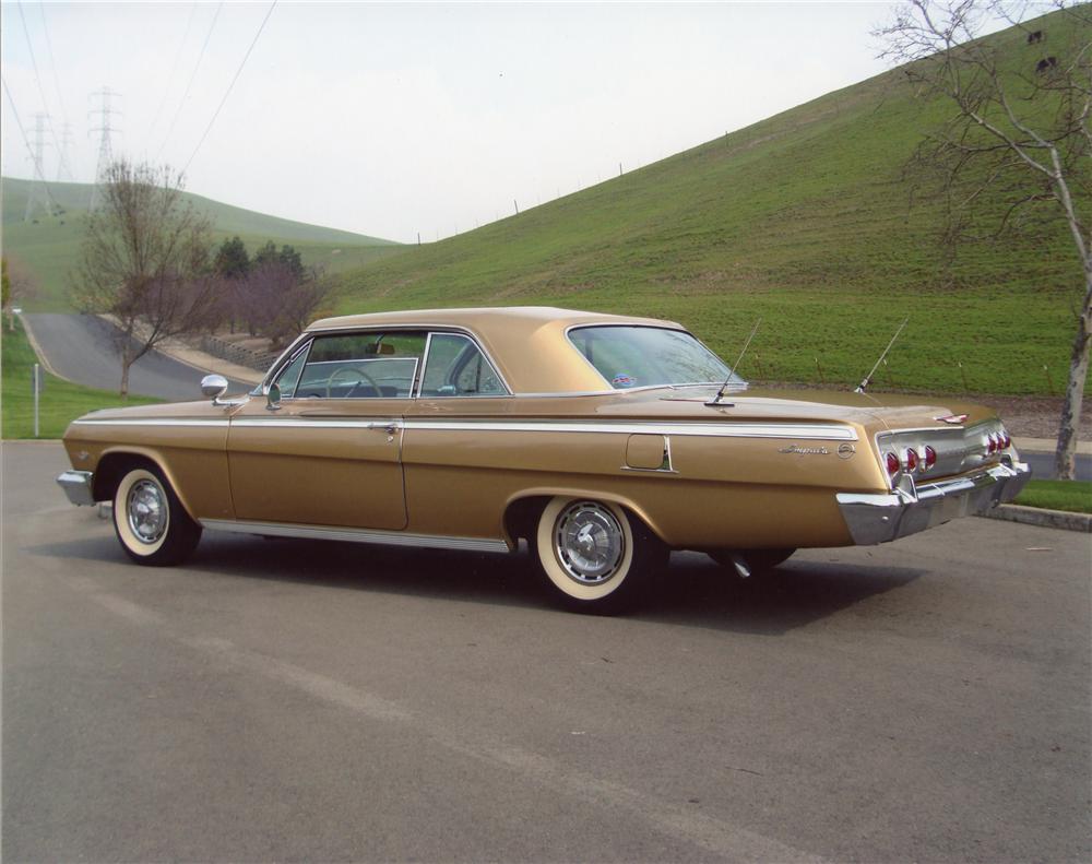 1962 CHEVROLET IMPALA SPORT COUPE - Rear 3/4 - 98009