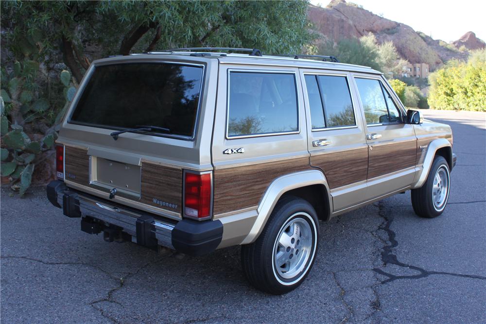 1989 JEEP WAGONEER SUV - Rear 3/4 - 98084