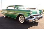 1957 PONTIAC CHIEFTAIN 4 DOOR HARDTOP - Front 3/4 - 132942