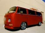 1968 VOLKSWAGEN BAY WINDOW CUSTOM BUS - Front 3/4 - 161702
