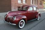 1939 FORD DELUXE 4 DOOR SEDAN - Front 3/4 - 174478