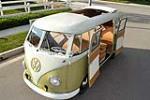 1960 VOLKSWAGEN BUS  - Front 3/4 - 206547