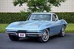 1963 CHEVROLET CORVETTE 327/300 SPLIT-WINDOW COUPE - Front 3/4 - 211132