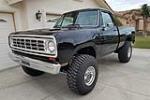 1972 DODGE POWER WAGON CUSTOM PICKUP - Front 3/4 - 212082